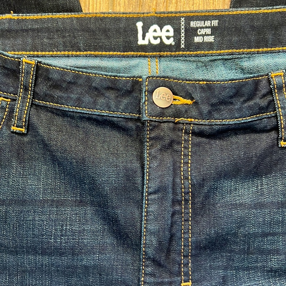 NWT - Lee Capri Mid Size Jeans - Picture 2 of 8